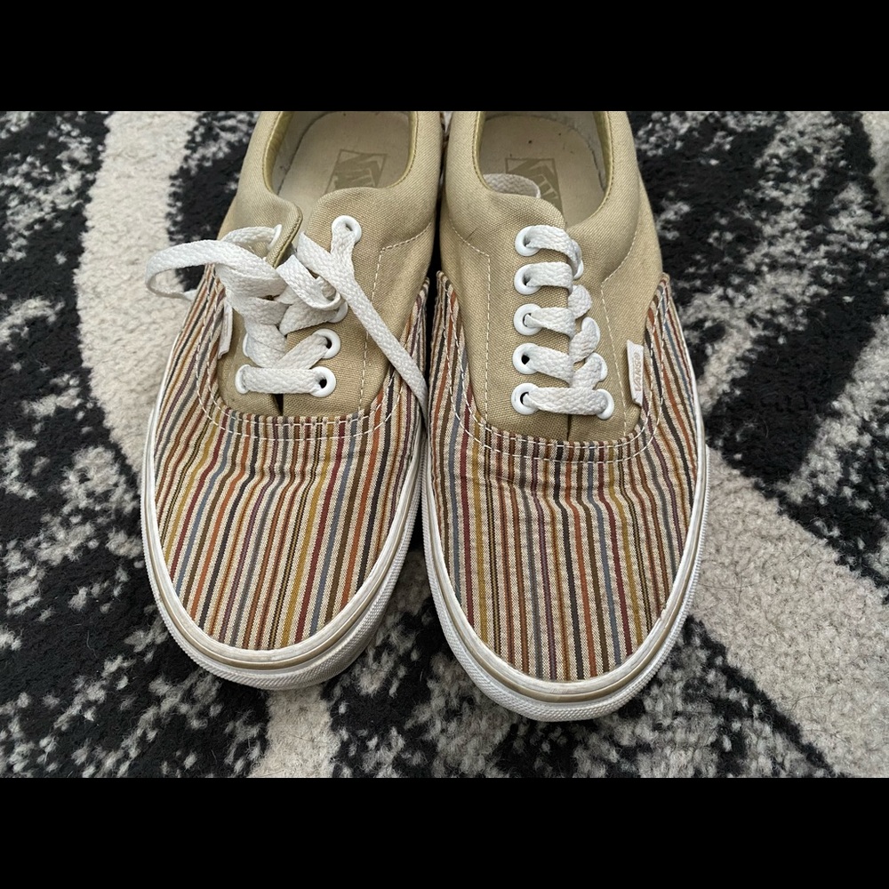 VANS. Women’s vintage canvas striped sneakers. Size 8.5.